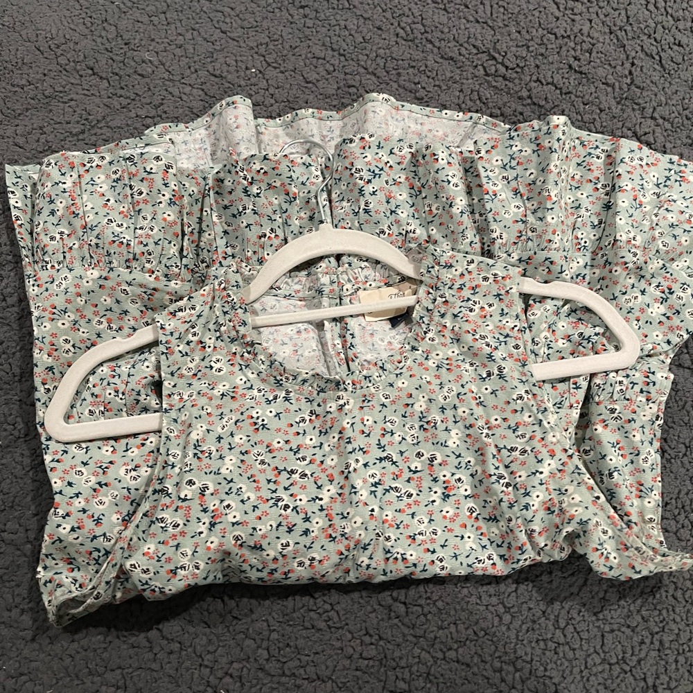 Beautiful and Feminine Sage Green Floral Universal Thread Top in Size XL